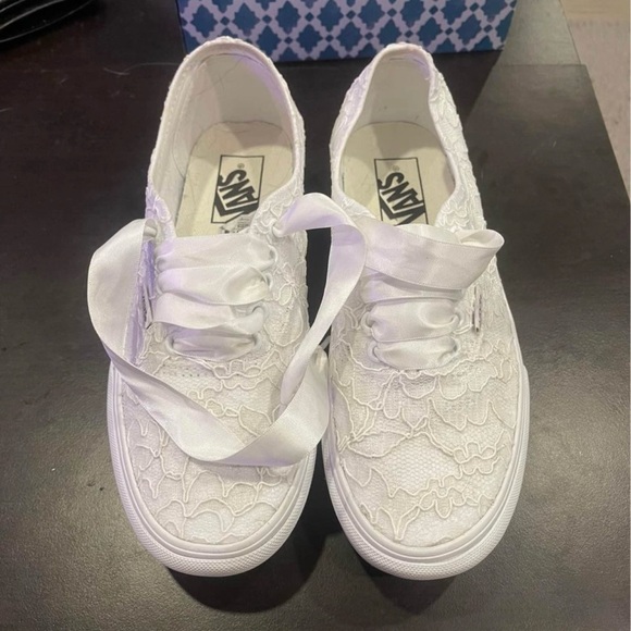 Custom Lace Platform Vans - Picture 2 of 3